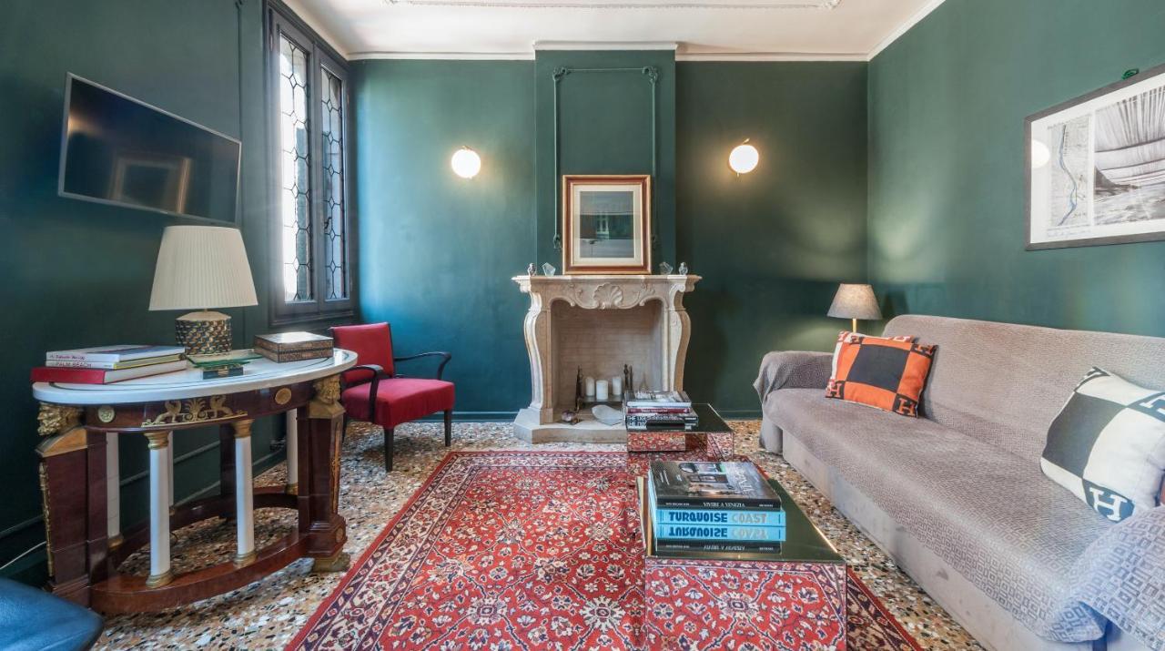 Stylish Renovated Apartment In The Heart Of The City Venecia Exterior foto
