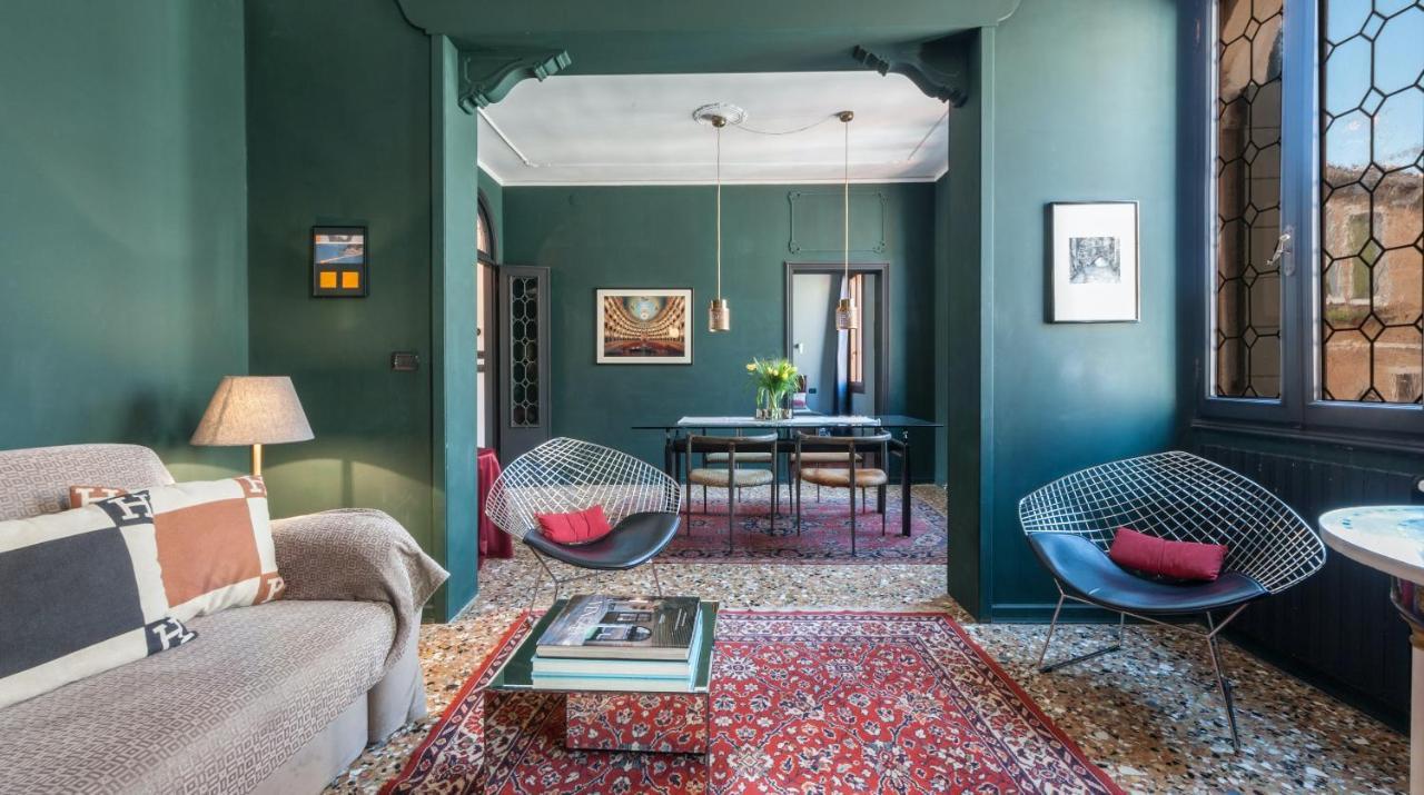 Stylish Renovated Apartment In The Heart Of The City Venecia Exterior foto