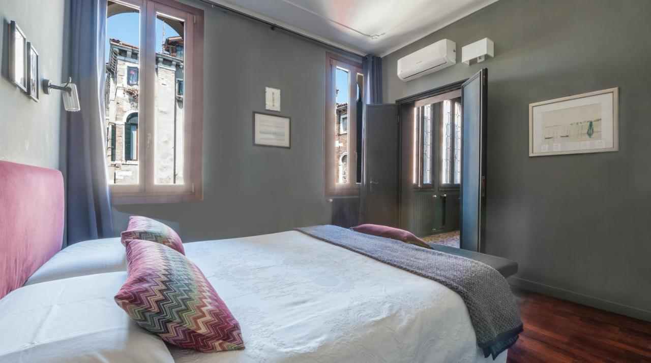 Stylish Renovated Apartment In The Heart Of The City Venecia Exterior foto