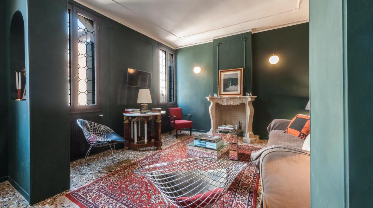Stylish Renovated Apartment In The Heart Of The City Venecia Exterior foto