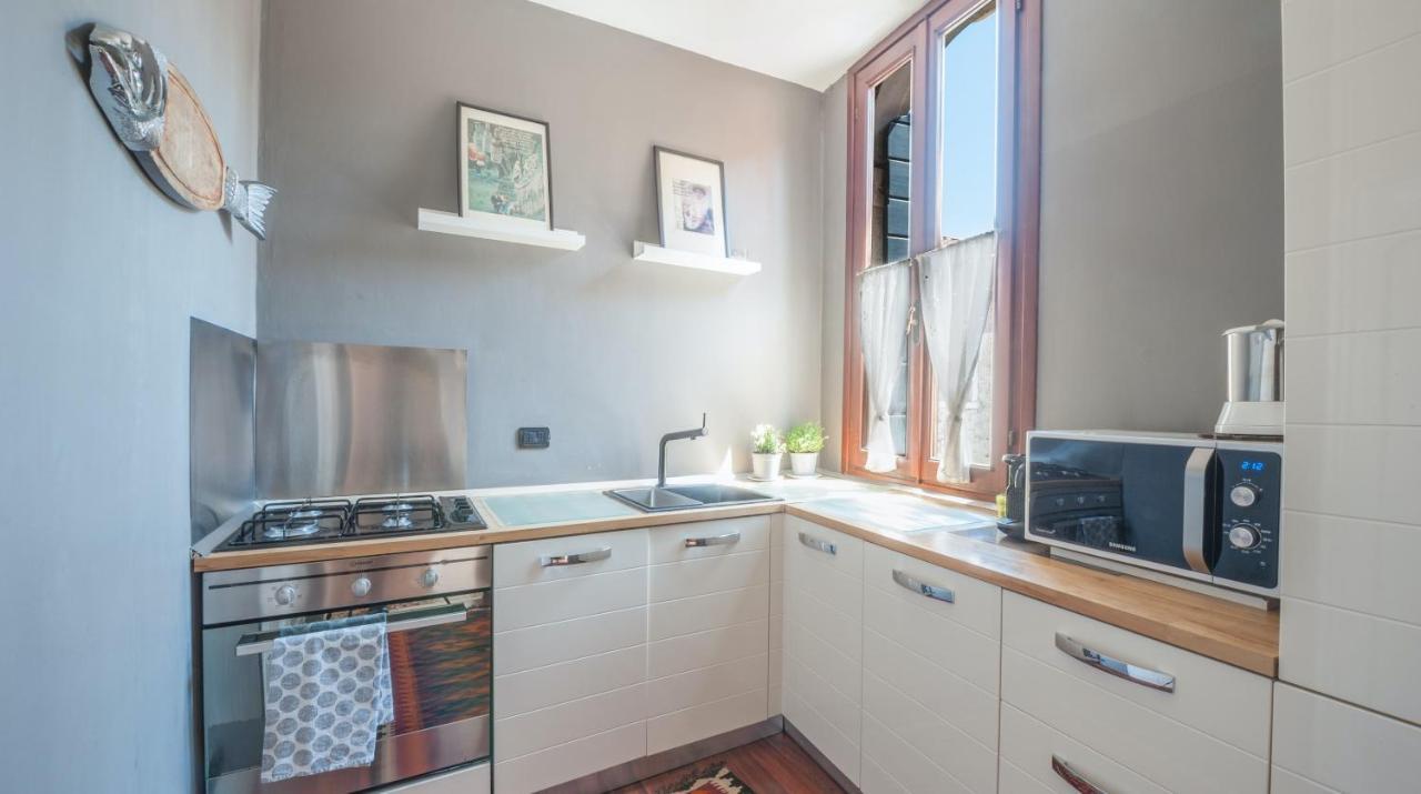 Stylish Renovated Apartment In The Heart Of The City Venecia Exterior foto
