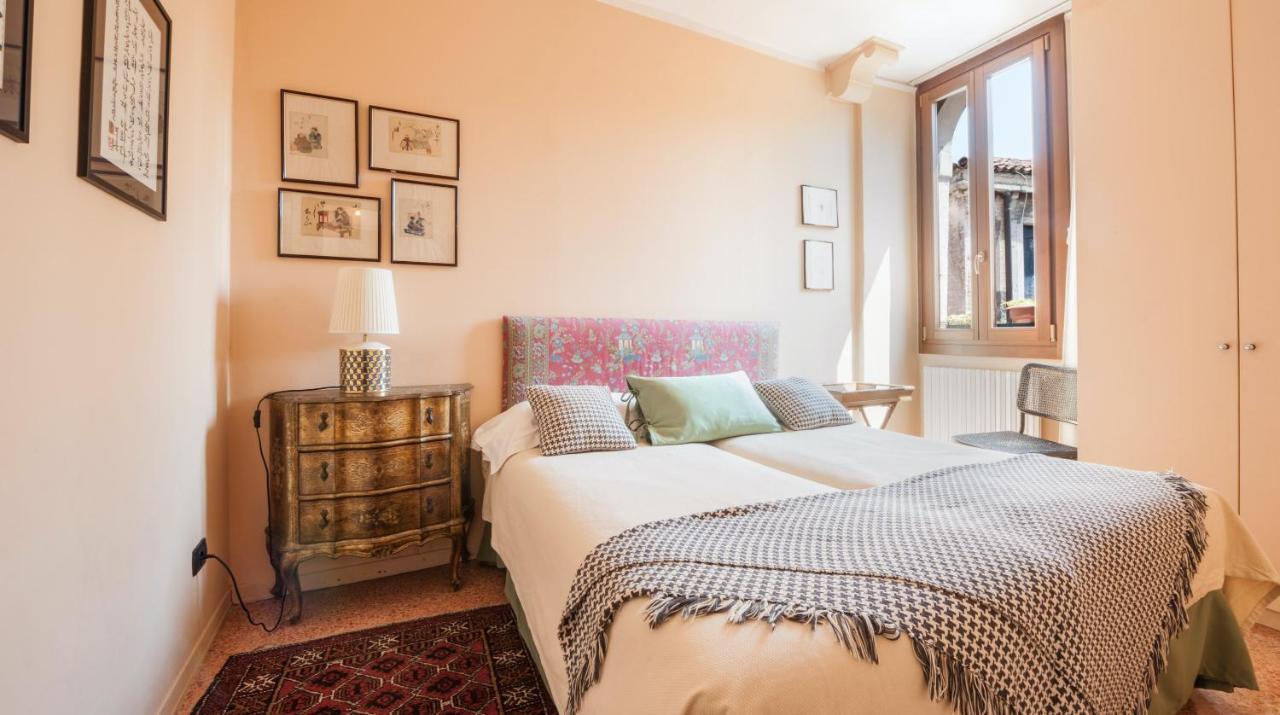 Stylish Renovated Apartment In The Heart Of The City Venecia Exterior foto