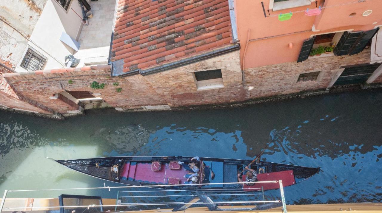 Stylish Renovated Apartment In The Heart Of The City Venecia Exterior foto